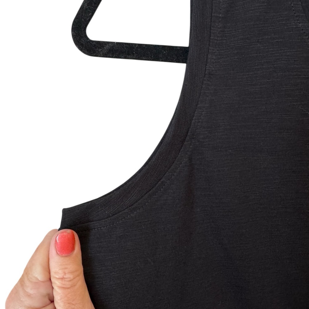 ❤️NWT Black Sleeveless Top with Round Neckline   SMALL    #U - Picture 2 of 4